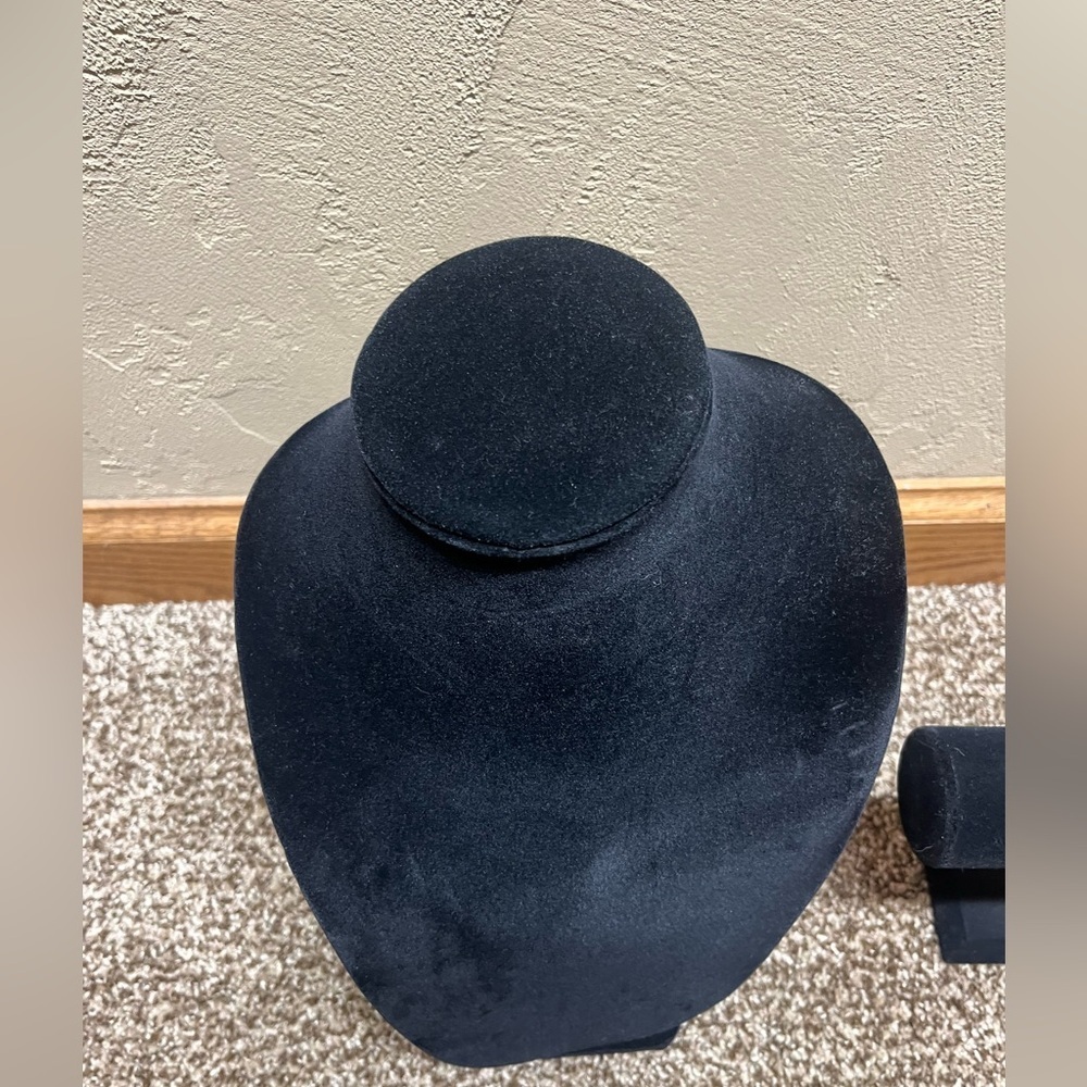 Jewelry Mannequin and Bracelet Holder - Picture 2 of 5